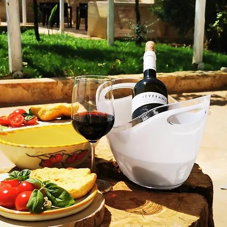منزل ريفي Torre Vecchia Relais أُجينتو